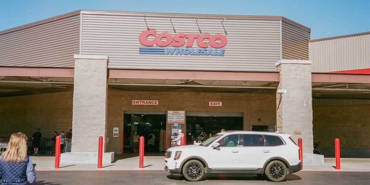 Are dogs allowed in Costco?