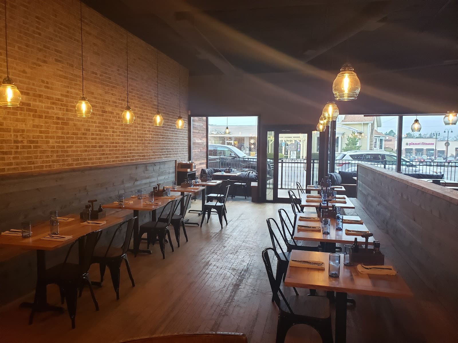 Char Whiskey Bar & Grille