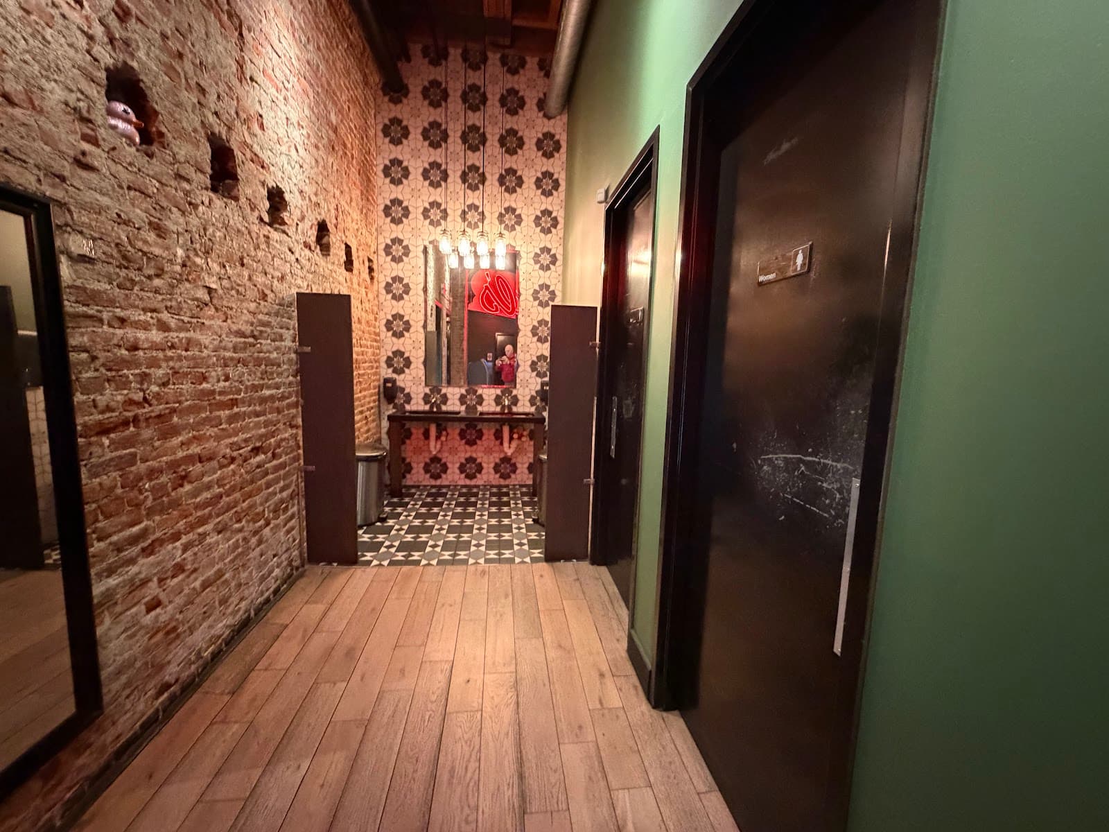 Dark Horse Bar & Eatery photo 2