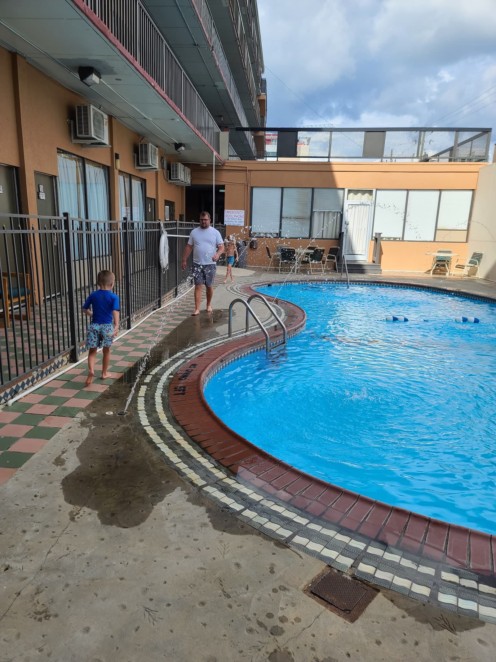 Downtown Inn & Suites