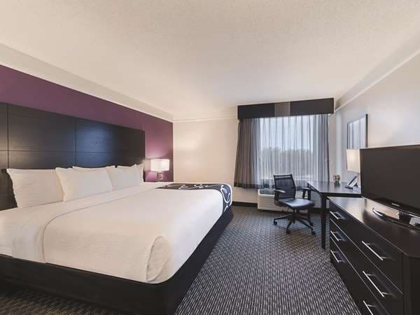 La Quinta Inn & Suites by Wyndham Austin Round Rock photo 2