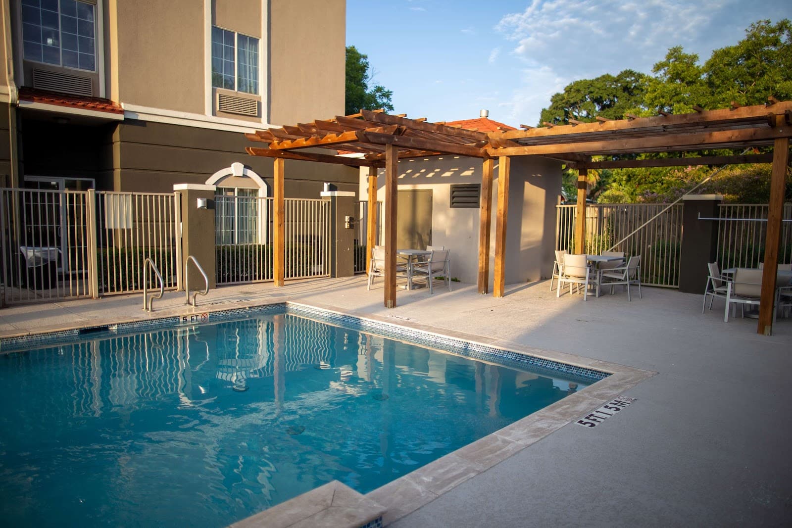 La Quinta Inn & Suites by Wyndham Houston East at Normandy