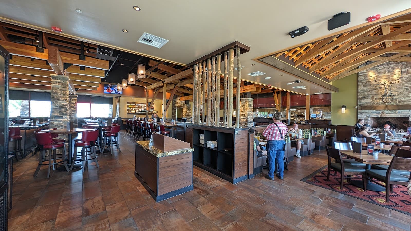 Lazy Dog Restaurant & Bar