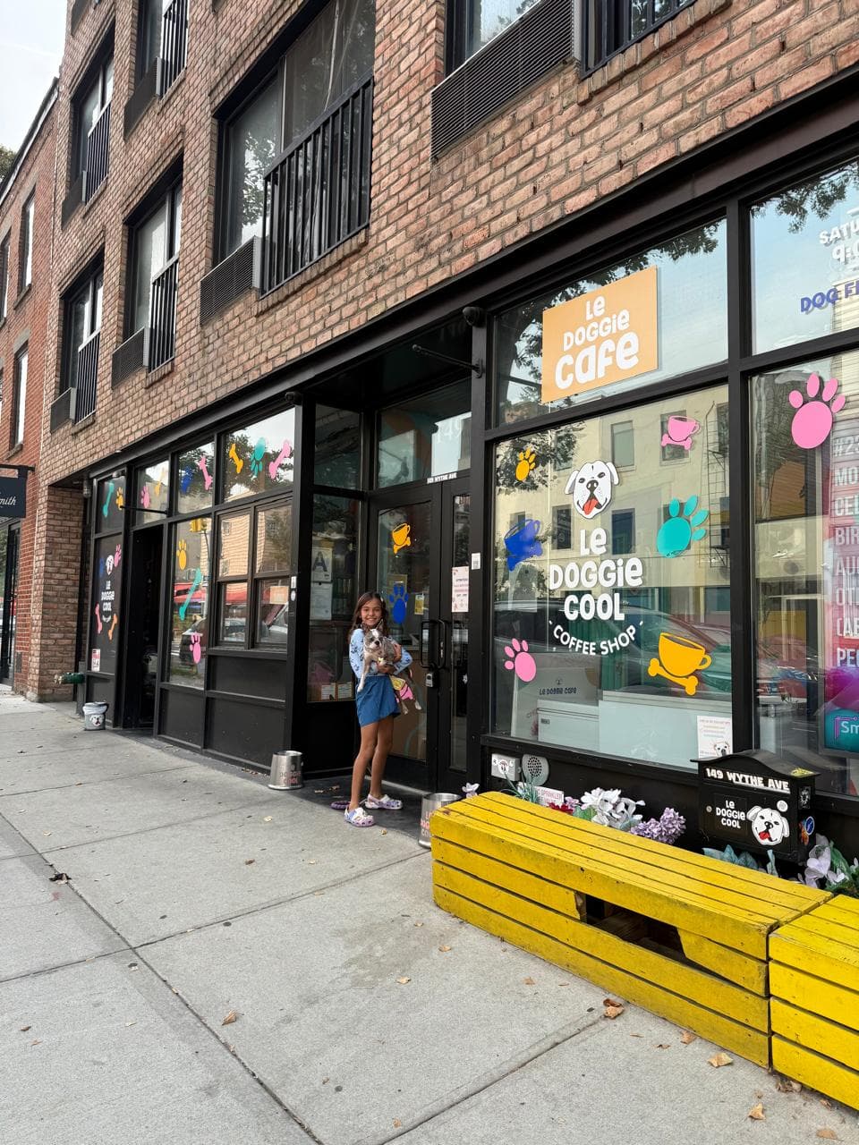 LE DOGGIE CAFE