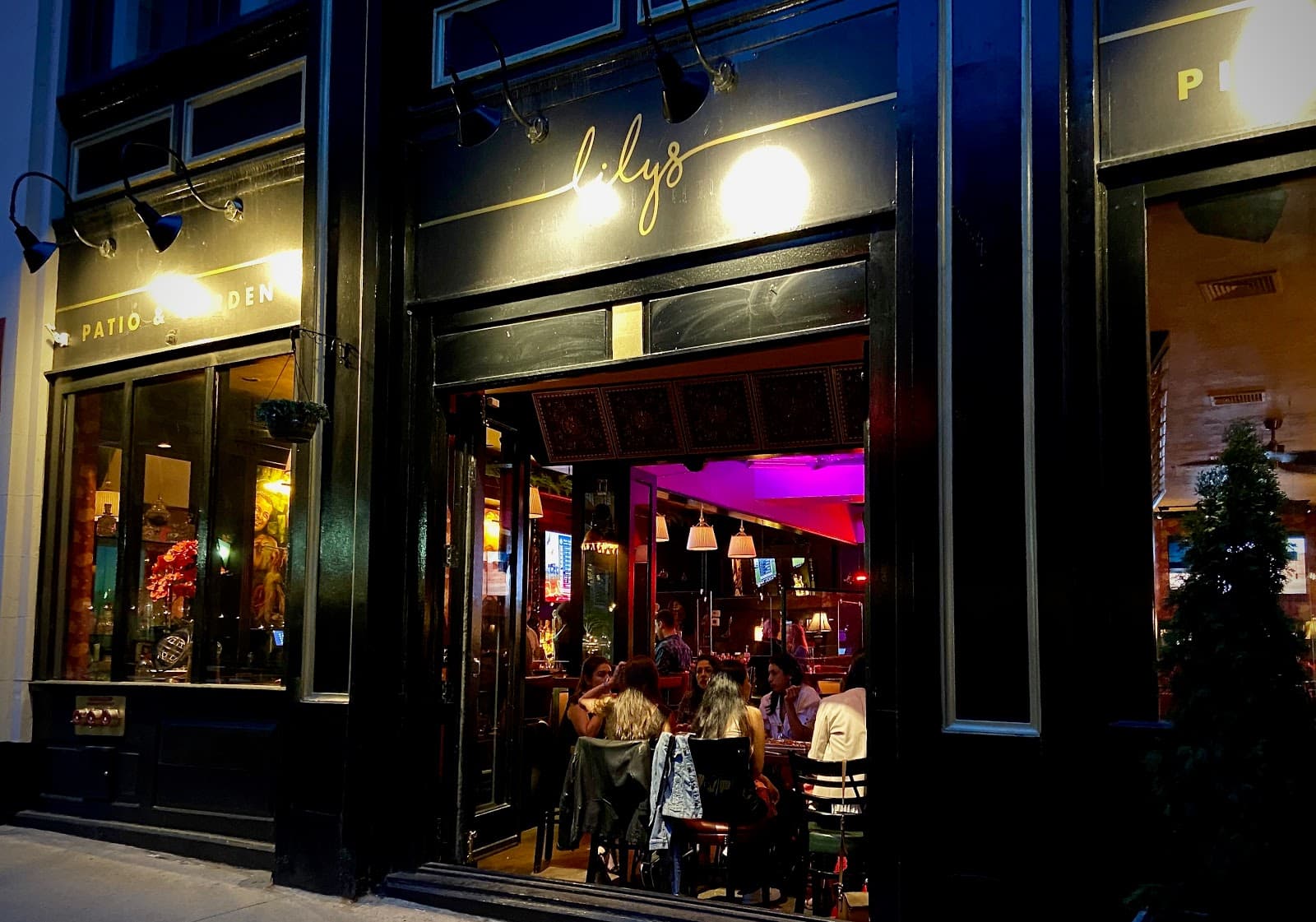 Lily's Bar - Pizza - Patio