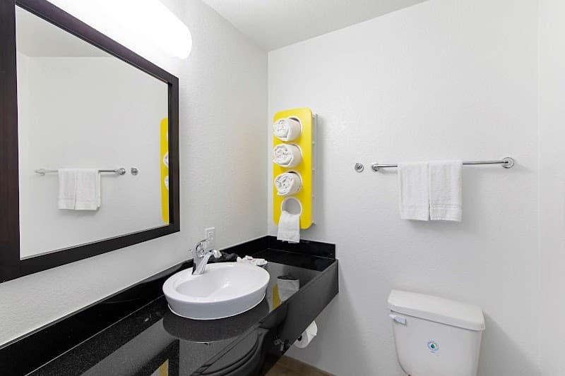 Motel 6 Austin, TX - Airport photo 3