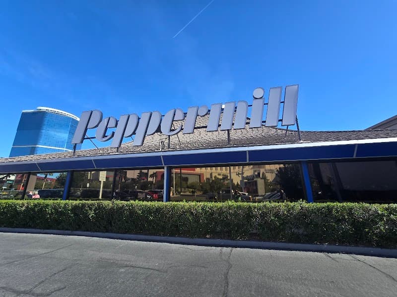 Peppermill Restaurant and Fireside Lounge photo 2