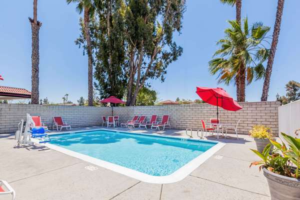 Ramada by Wyndham San Diego Poway Miramar photo 3