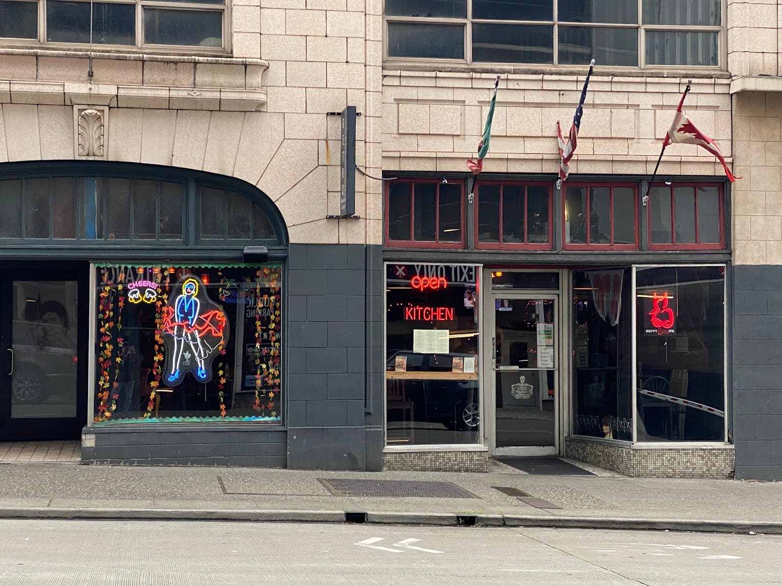 Retro Restaurant & Lounge