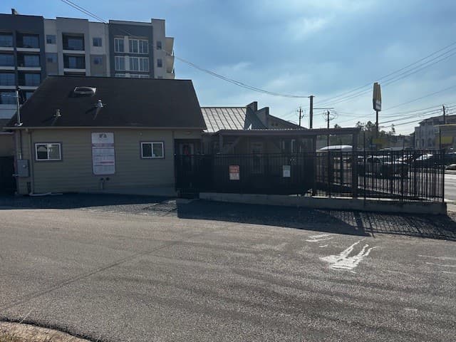 The Dog House Pet Salon - Memorial Park