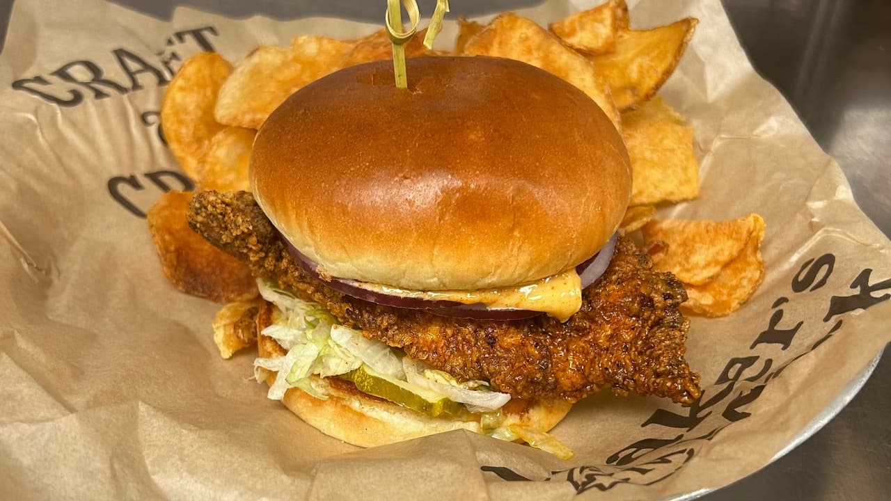 The Howe Daily Kitchen & Bar photo 3