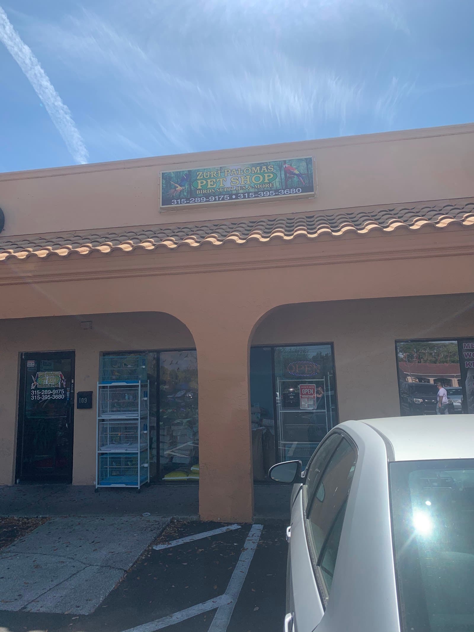 Zuri Palomas Pet Shop